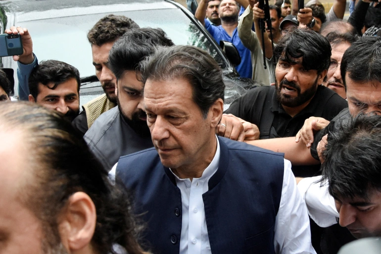 Imran Khan, arrives court to personally apologise to judge Zeba