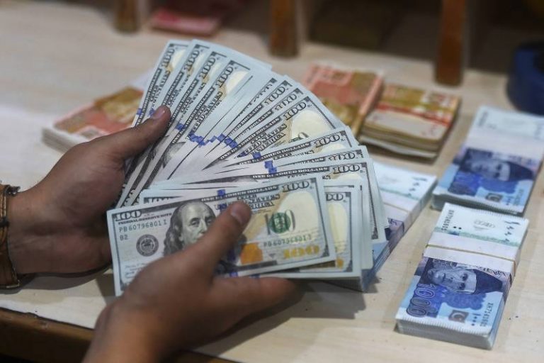 Dollar Keeps Wins Against Rupees