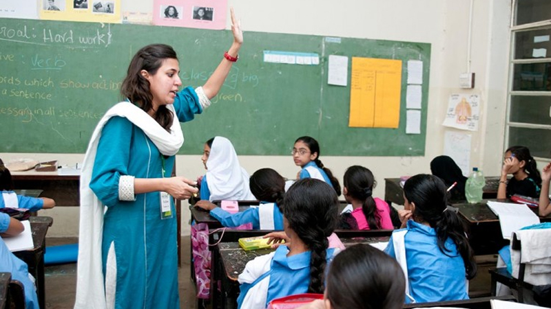 Sindh govt approves hiring hundreds of teachers