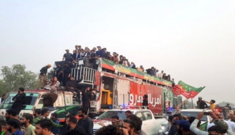 PTI Azadi March, 4th Day Starts from Kamoke.