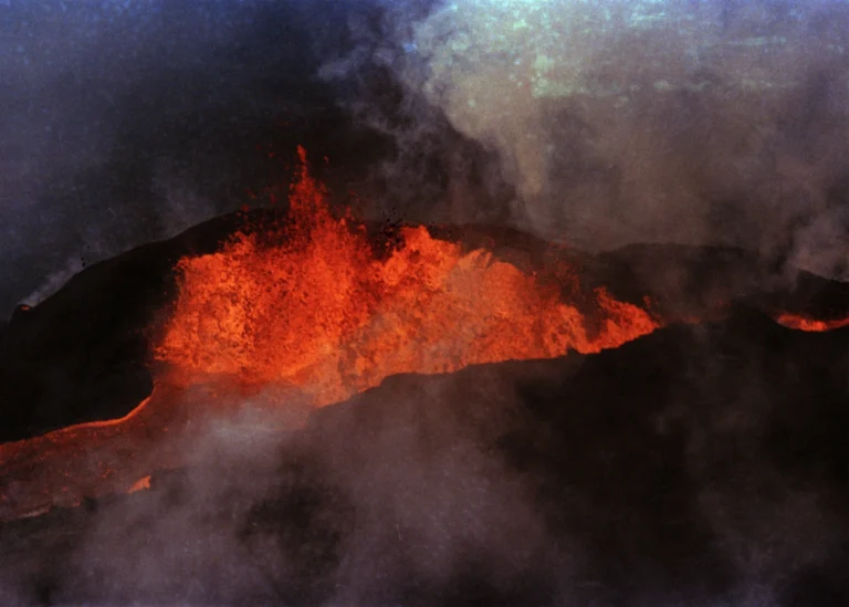 Biggest Volcano of the World in Hawaii is Erupted