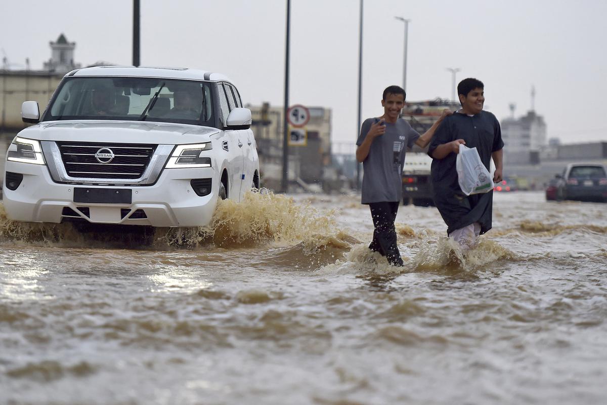 Saudi storm kills two and shuts down schools and the key route to Mecca