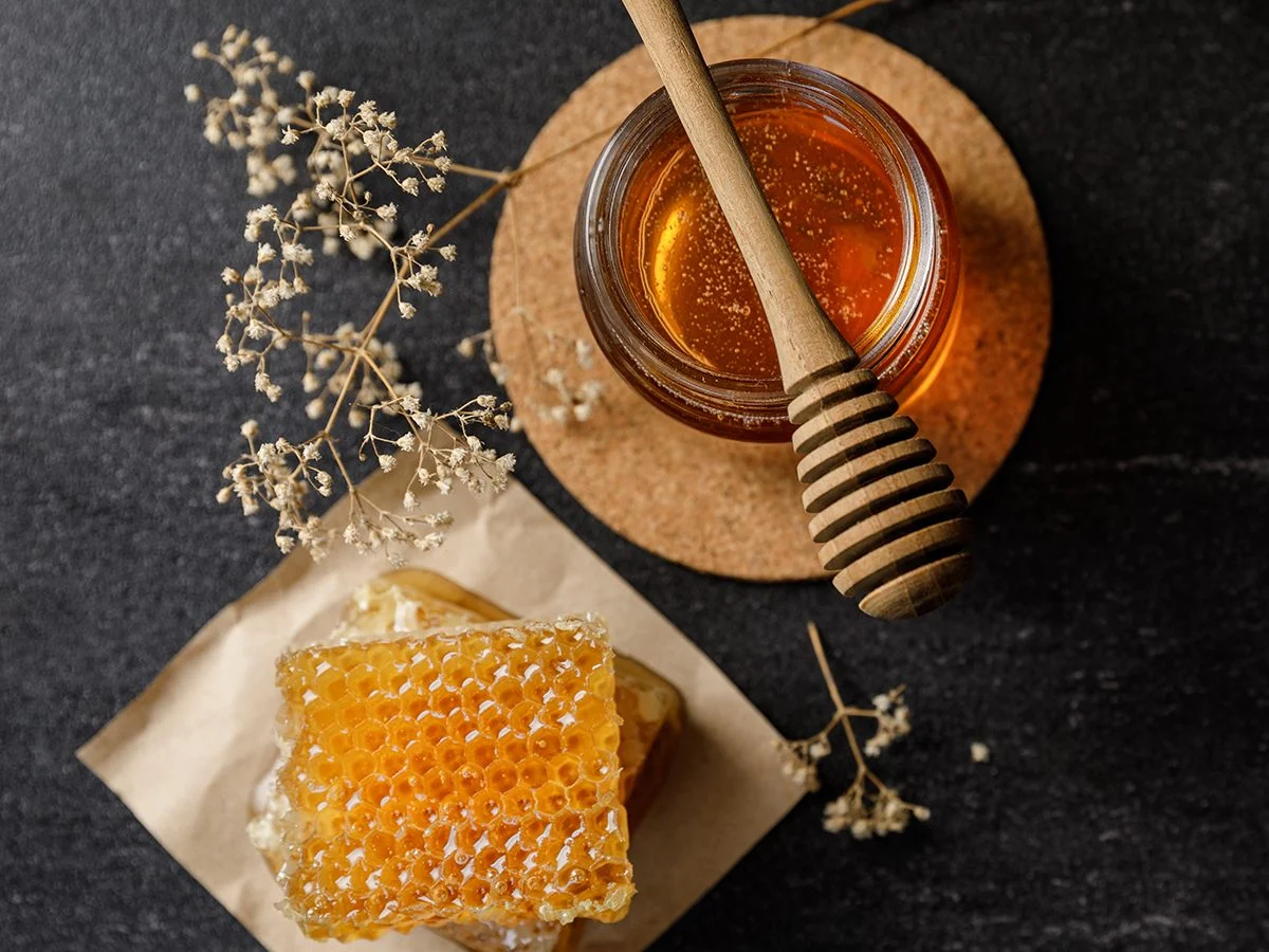 Impact of honey on health such as blood sugar and cholesterol levels