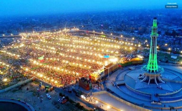 LHC Pohibits Imran from Hosting PTI ‘Power Show’ at Minar-e-Pakistan