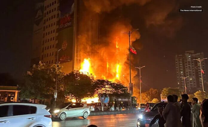 Massive Fire Engulfs 16-Storey Building in Karachi