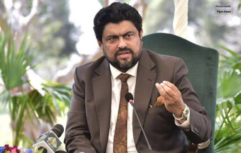 Kamran Tesori Announces Free IT Course in Karachi