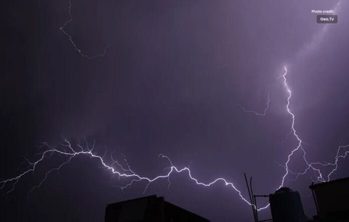 Heavy Downpour hit Pakistan, 12 Dead as Lightning