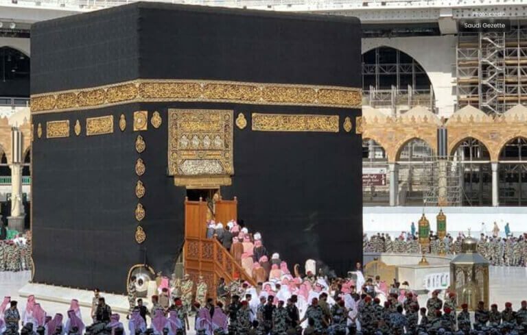 Deputy Emir of Makkah Participates in Washing the Holy Kaaba