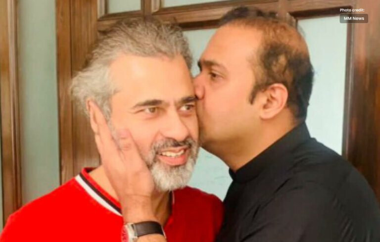 First Picture of Imran Riaz Khan Surfaces After Release