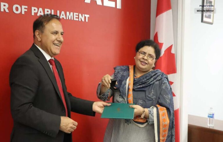 Queen Elizabeth Award Went to Pakistani Singer Shazia Manzoor