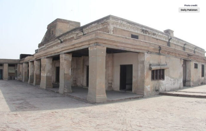 300 Year Old Documents Discovered in a Haveli in Lahore