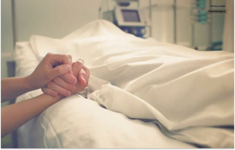 Two daughters spend a year with their mother corpse in India