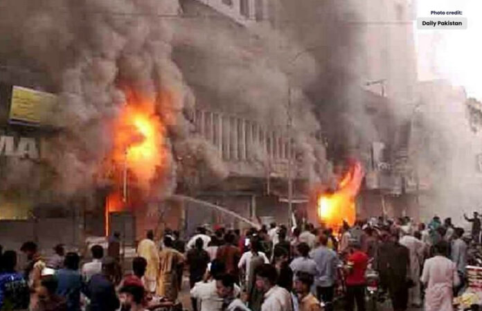 Fire Engulfs Mobile Shops in Karachi Saddar, Causing Extensive Damage