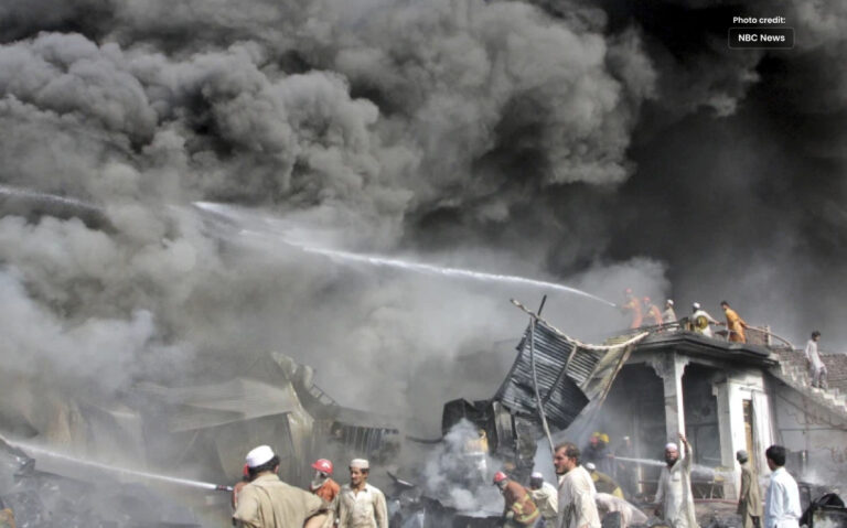 Fire Broke in Peshawar Shopping center 200 Shops Burnt