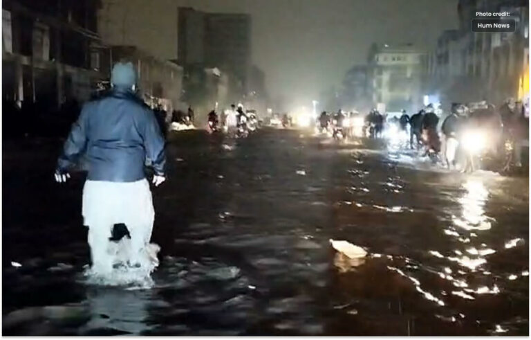 Rain continues in Karachi, the city is still under water